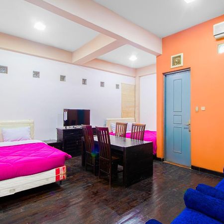 Tobana House Bintaro Hotel Jakarta Kültér fotó